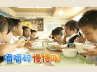 小班安全课件：吃饭